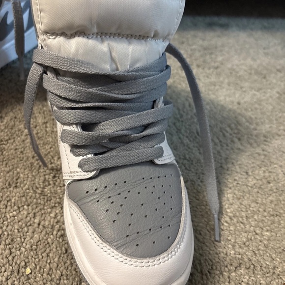YOUTH Nike Jordan 1's gray/white retro high OG stealth. SIZE 4 -**NO BOX - Picture 14 of 16